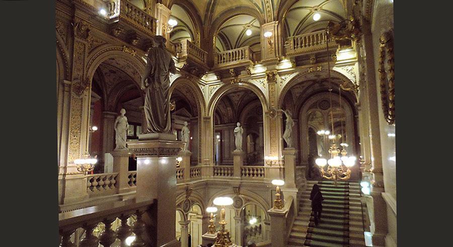 Внутренняя лестница Венской государственной оперы