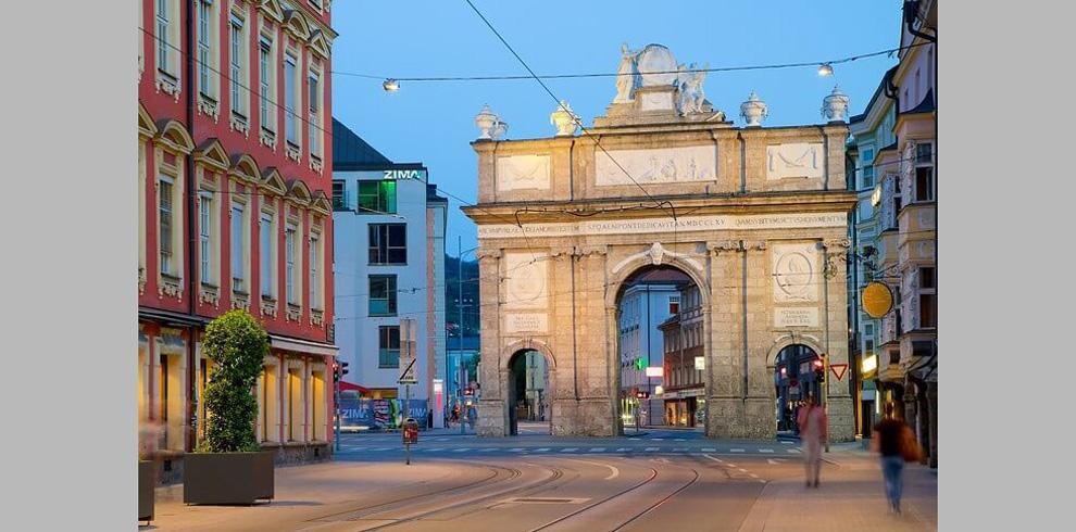 Триумфальная арка в Инсбруке, Тироль, Австрия