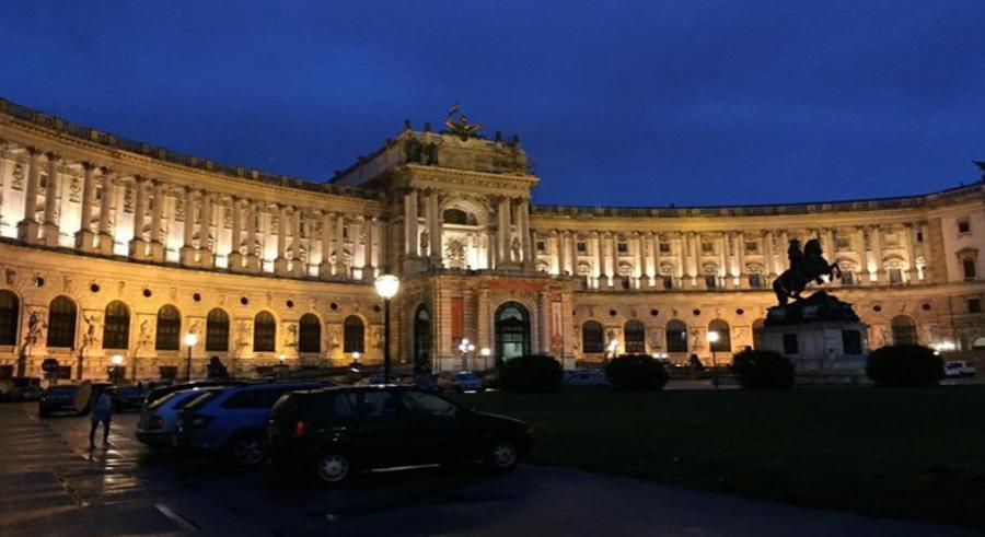 Дворец Хофбург ночью Вена