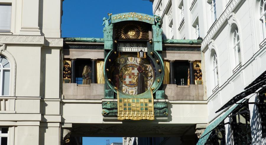 Часы Анкер (Ankeruhr) на площади Верхний рынок в Вене