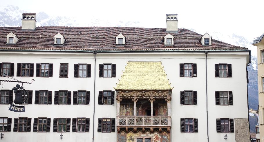 Дом с золотой крышей