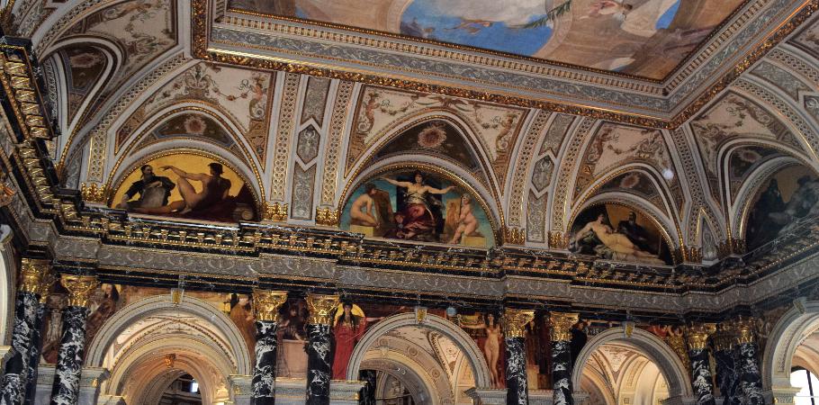 Потолок в музее истории Искусств