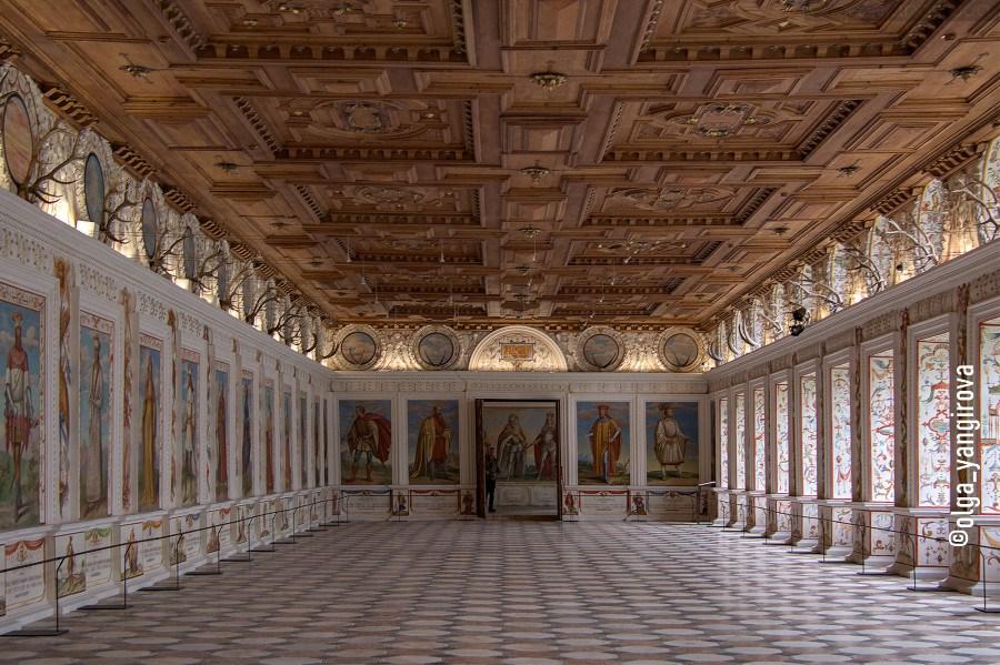 Замок Амбрас в Инсбруке